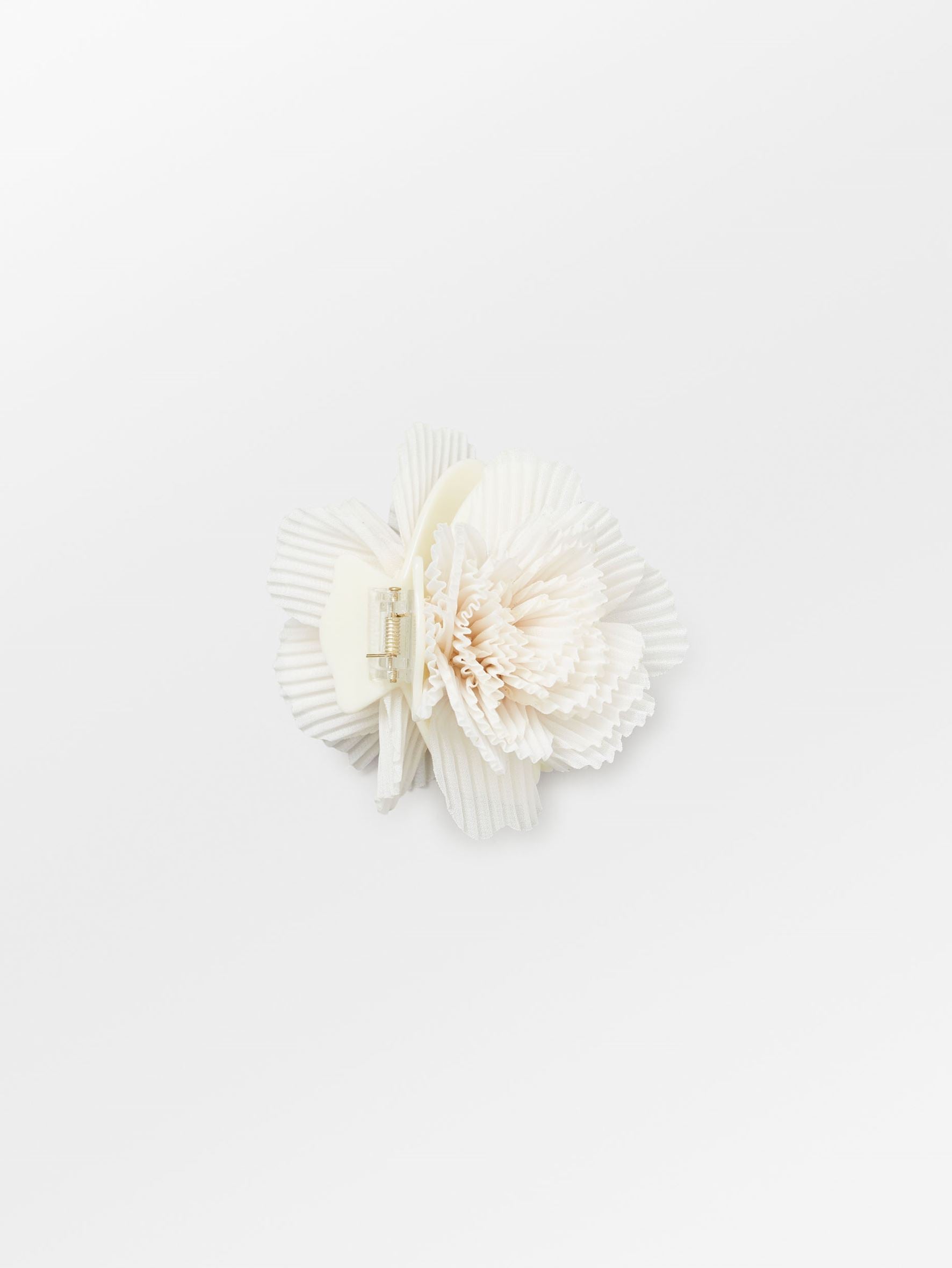 Plissé Flower Hair Claw - White OneSize Becksöndergaard.se