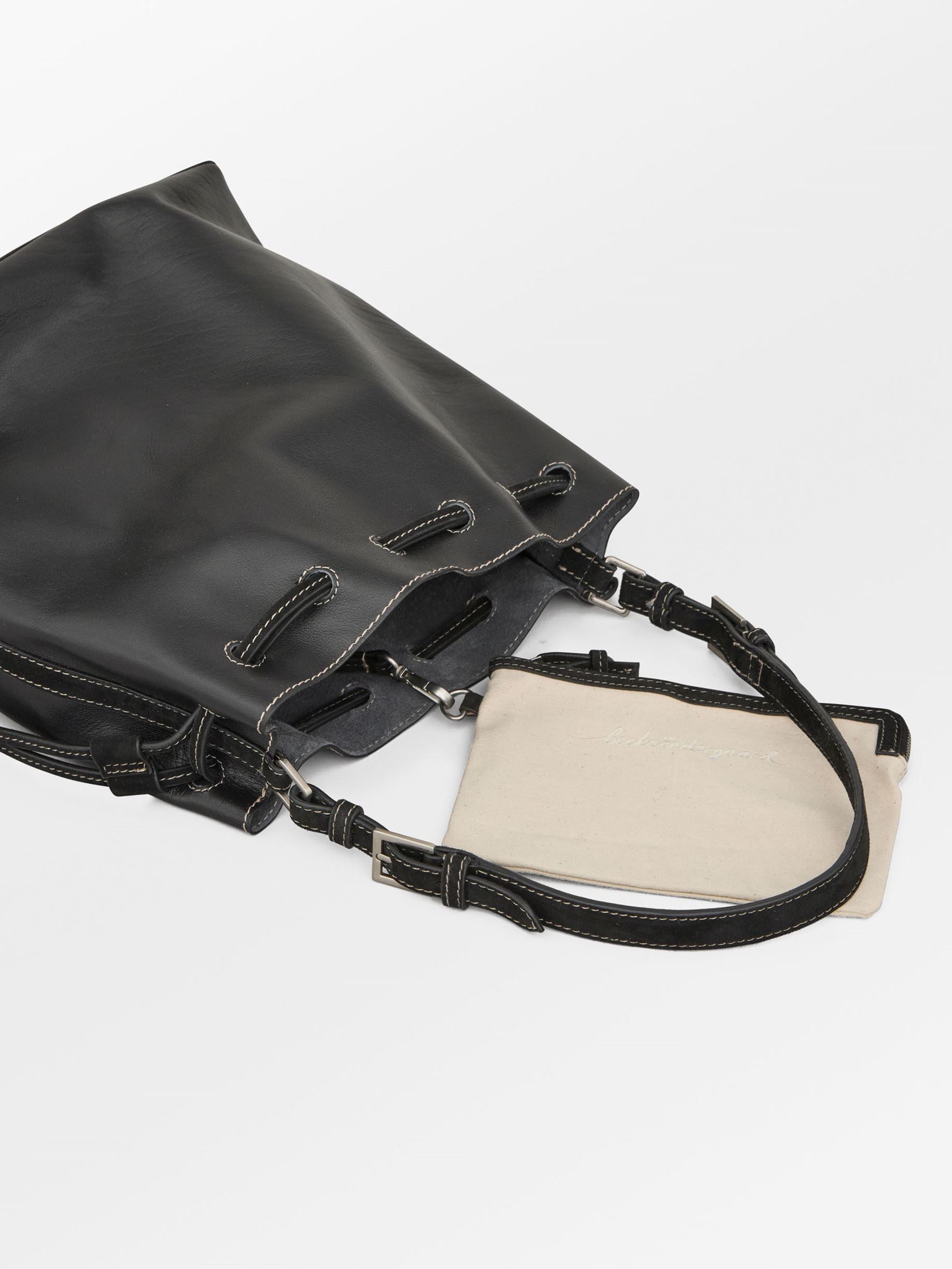 Smooth Bucket Bag OneSize Becksöndergaard.se